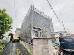 ＪＲ宇都宮線「東大宮」駅東口徒歩３分、提携駐車場もあります。エステート白馬東大宮店までお気軽にお問い合わせください。
