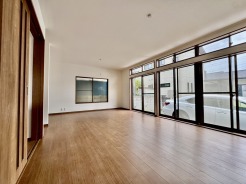 家族が自然に集りそうな広さが魅力のＬＤＫ。
