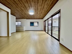 開放的なこの空間がお客様をお出迎えします。ＬＤＫは１７．５帖。
