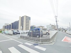 角地につき、開放感に恵まれる住居がここに。
