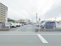 ＪＲ宇都宮線「東大宮」駅東口徒歩３分、提携駐車場もあります。エステート白馬東大宮店までお気軽にお問い合わせください。
