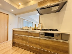 快適な新生活を迎えられそうな、新品のキッチンです。
