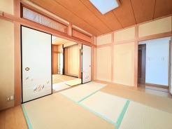 欧米化が進んでいる時代ですが、日本人なら和室は欲しいですよね。
