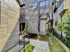 春日部駅徒歩１１分の近さ。 忙しい朝が助かる立地、 暮らしにゆとりが生まれます。
