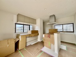 リフォーム工事中。お料理を効率的に、楽しく。あったらいいなをかなえてくれるシステムキッチン。
