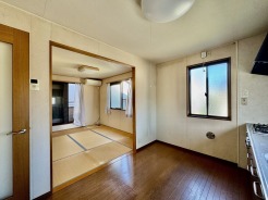 リフォーム工事前。家族団らんの時間も増えそうな、くつろぎのＬＤＫ。
