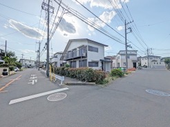 風通し・日当たりに優れる角地。開放感をお楽しみください。

