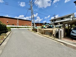 土地を見て、間取りが気になりましたら、すぐに図面を引ける設計士さんをご紹介することも出来ます。ご相談ください。
