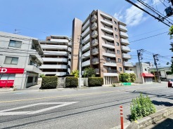 北越谷駅徒歩９分の近さ。 忙しい朝が助かる立地、 暮らしにゆとりが生まれます。
