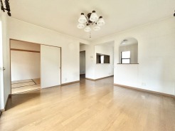 家族が自然に集りそうな広さが魅力のLDK。