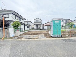 幅員こそやや狭くても、その分交通量が少なくて安心。
