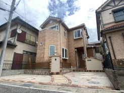 閑静な住宅地で、小さなお子様がいるご家族にも安心。
