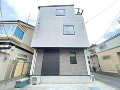風通し・日当たりに優れる角地。開放感をお楽しみください。
