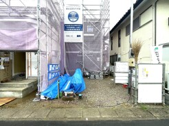 並列2台駐車可能な、ゆとりのカースペースがここに。
