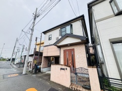 幹線道路から１本入った現地は、想像以上に静かに感じられます。
