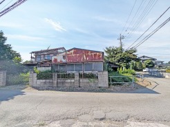 約１４２.６８坪、更地渡し。
