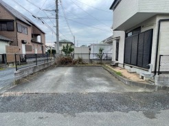 並列２台駐車可能な、ゆとりのカースペースがここに。
