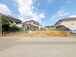 隣家とのゆとりにもこだわりを。広々敷地にご注目ください。