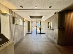 管理人さんがメンテナンスしてくれるエントランス。