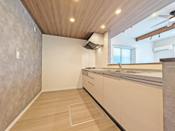 対面キッチンがご家族の温かい時間を演出。
