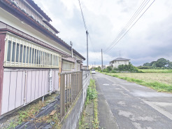 車通りの少ない閑静な住宅地、のびのびした子育てに適します。
