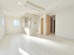 ご家族みんながゆったりくつろげる広々リビング。
