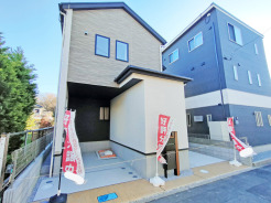 ＪＲ宇都宮線「東大宮」駅東口徒歩３分、提携駐車場もあります。エステート白馬東大宮店までお気軽にお問い合わせください。
