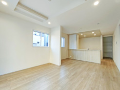 ご家族みんながゆったりくつろげる広々リビング。
