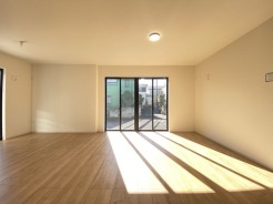 ご家族みんながゆったりくつろげる広々リビング。
