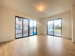 ご家族みんながゆったりくつろげる広々リビング。
