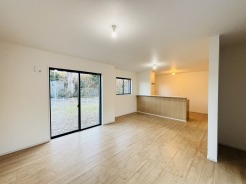 ご家族みんながゆったりくつろげる広々リビング。
