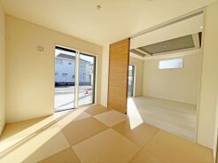 リビングと一体のように使える和室。
