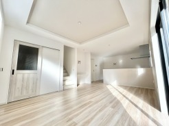 カウンターからはリビングが広く見渡せ、ご家族とのコミュニケーションも弾みます。
