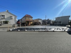 駐車が苦手な方にも嬉しい、前面6.2ｍ道路に面した住まい。
