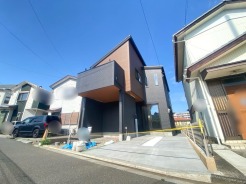 当分譲地はこちらの一棟のみの現場となります。ご覧になれますので、お気軽にお問い合わせください。
