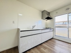 快適な新生活を迎えられそうな、新品のキッチンです。
