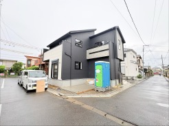 角地につき、開放感に恵まれる住居がここに。

