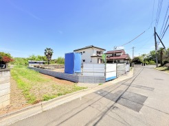 ＪＲ宇都宮線「東大宮」駅東口徒歩３分、提携駐車場もあります。エステート白馬東大宮店までお気軽にお問い合わせください。
