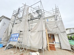 車通りの少ない閑静な住宅地、のびのびした子育てに適します。
