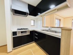 動線が短く、手早く作業できるＬ型キッチン。家事がスムーズに進みます。
