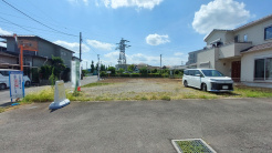 戸建てが立ち並ぶ静かな住宅街。四季折々の移り変わりを感じながら自然と楽しみ、暮らす、そんな毎日を日々の中で感じられる住環境
