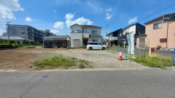 東南角地で陽当たり確保できます。