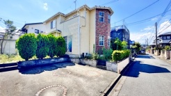 セカンドカーや来客時にも便利なカースペース3台分ございます。
