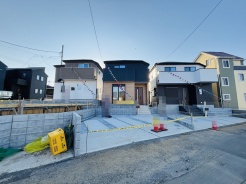 2号棟 セカンドカーや来客時にも便利なカースペース2台分ございます。
