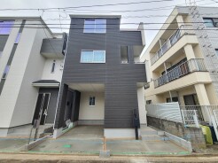 五感で感じる、現地でしかわからない事も沢山ございます。周辺環境なども一緒にご案内いたしますのでお気軽にお問合せください。
