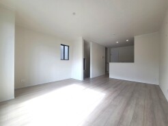 夕食の時間。家族、友人、両親、親戚との会話がより料理を美味しくしてくれる。あっという間に時間が過ぎてしまう居心地の良さは、普段はほっとする空間としてここにあります。

