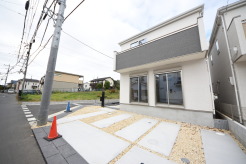 五感で感じる、現地でしかわからない事も沢山ございます。周辺環境なども一緒にご案内いたしますのでお気軽にお問合せください。
