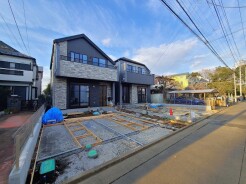 セカンドカーや来客時にも便利なカースペース2台分ございます。
