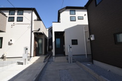 4号棟 セカンドカーや来客時にも便利なカースペース2台分ございます。
