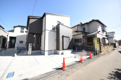 商業施設が徒歩圏内に充実、日々のお買い物も安心な環境です。
